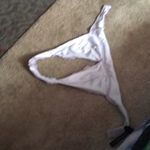 A bra - Picture 3 of 4